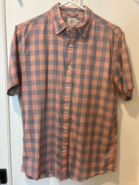 Faherty Short-Sleeve Check Shirt in Coral and Blue. Size S